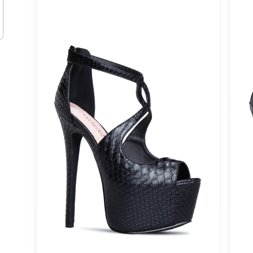 Sexy pair of platform stilettos !